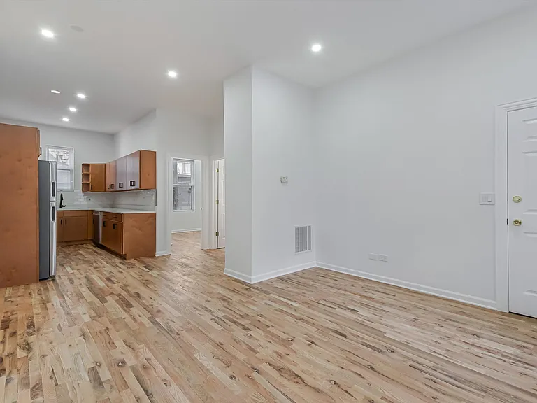1102 N Hermitage Ave #CH — Photo 3