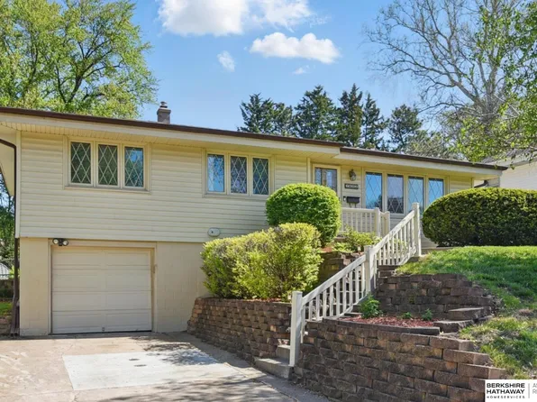 7602 Valley St, Omaha, NE 68124