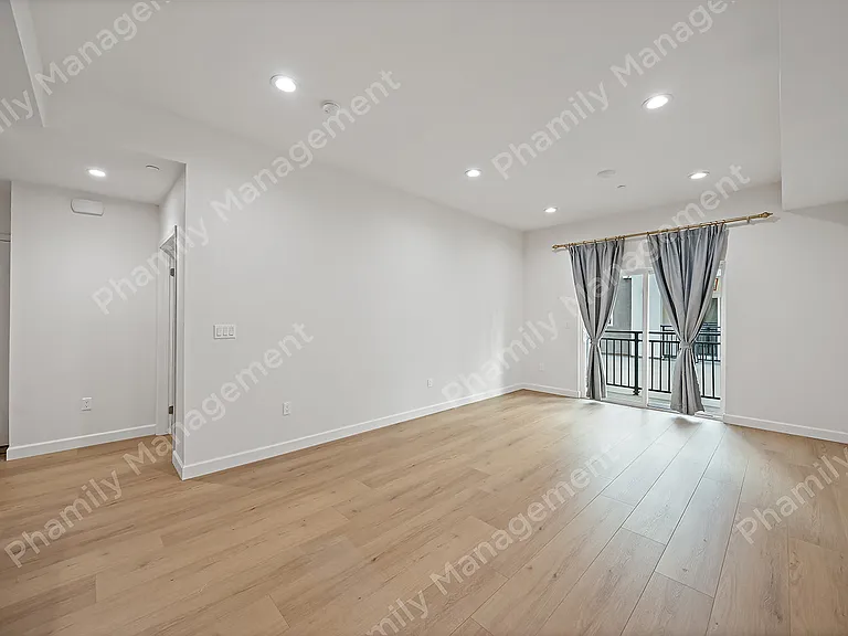 15861 Main St #217 — Photo 8