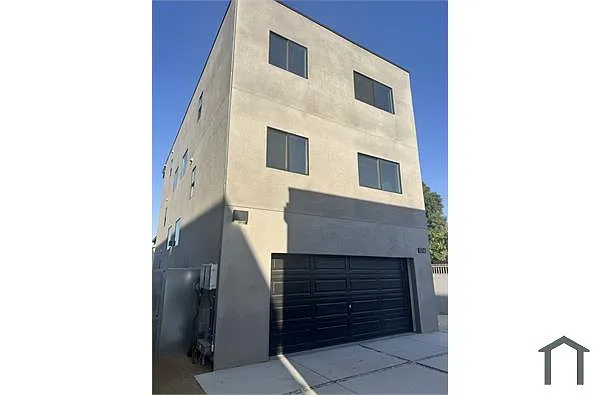 Building Photo - 1016 N Pioneer Ave #A