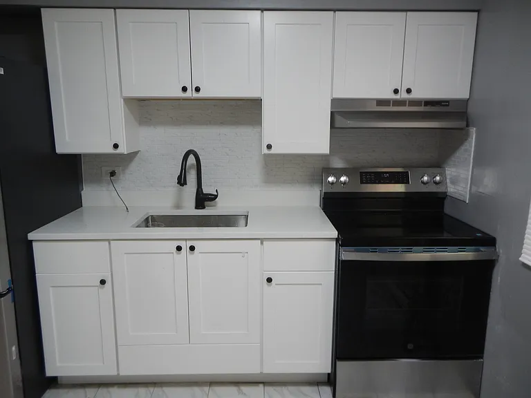 704 W 111th St #1S — Photo 8