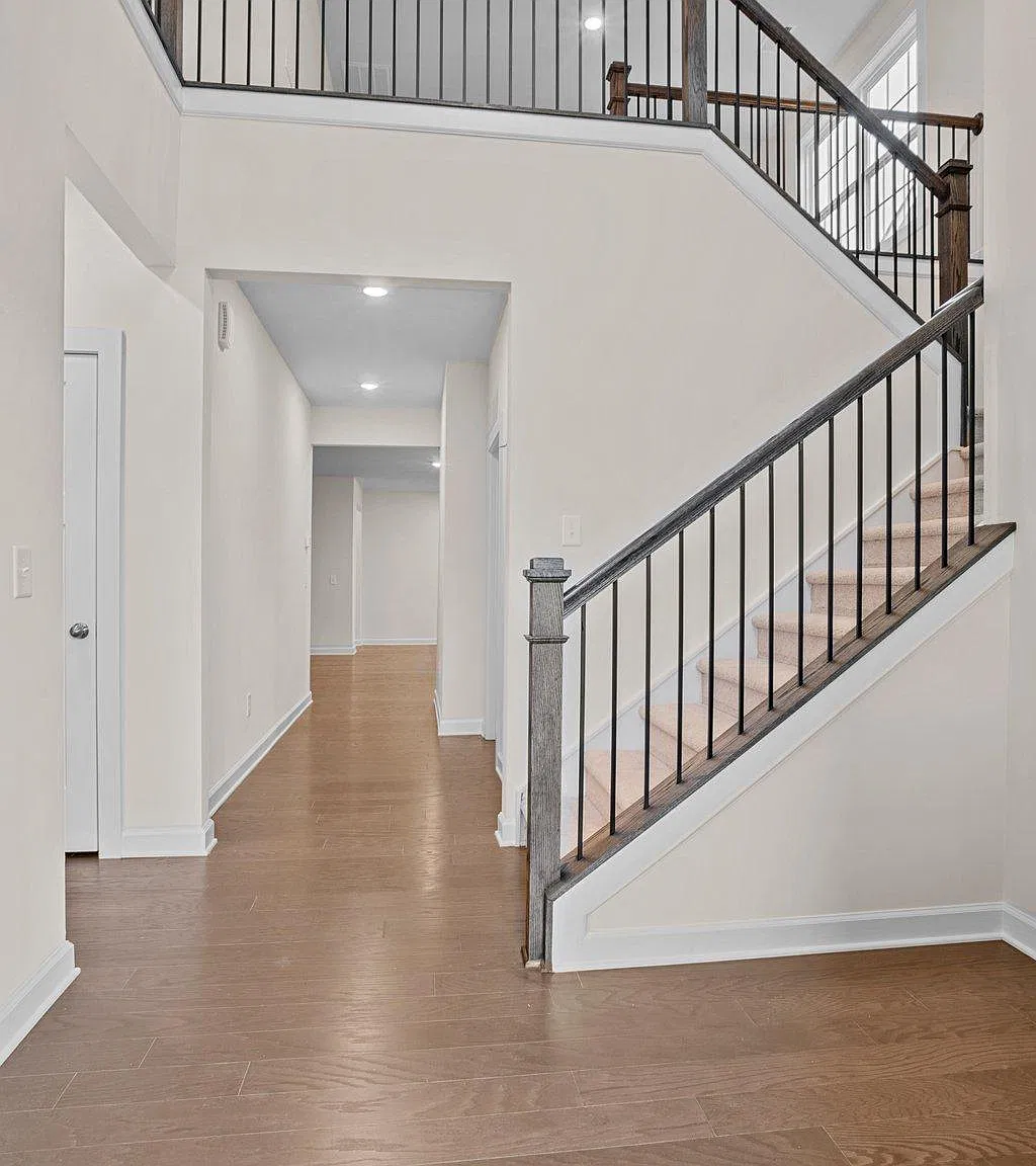 4 bed, 3.5 bath, 2471 sqft, $3,800 — Photo 3