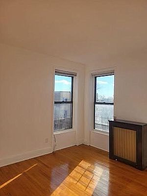 2nd image of 559 17th St #3F