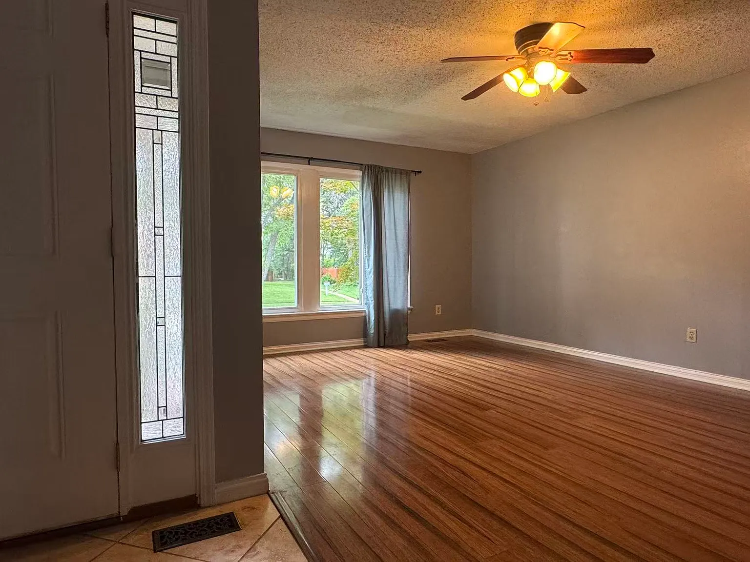 3 bed, 2000 sqft, $2,500 — Photo 3
