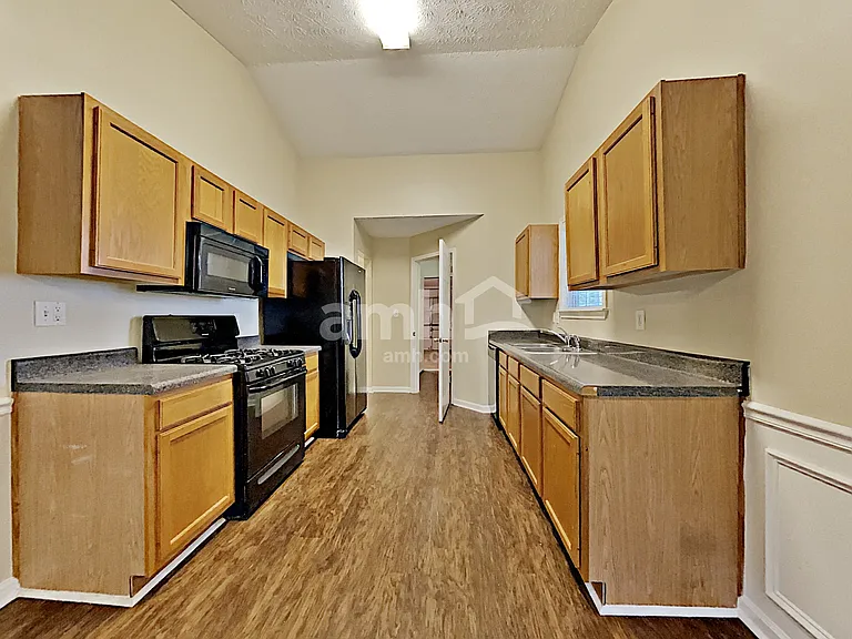 451 Bellingham Dr — Photo 5