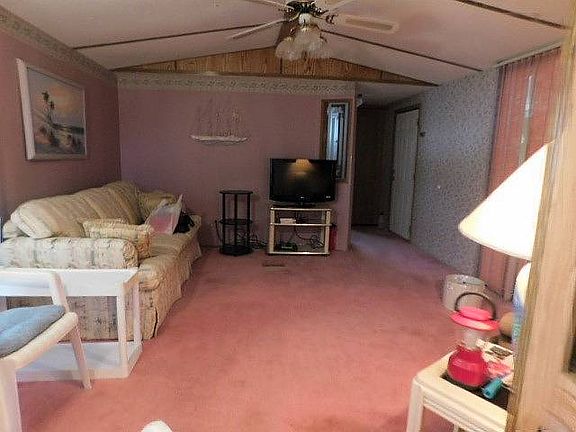 4th image of 5431 NE 35th St #232