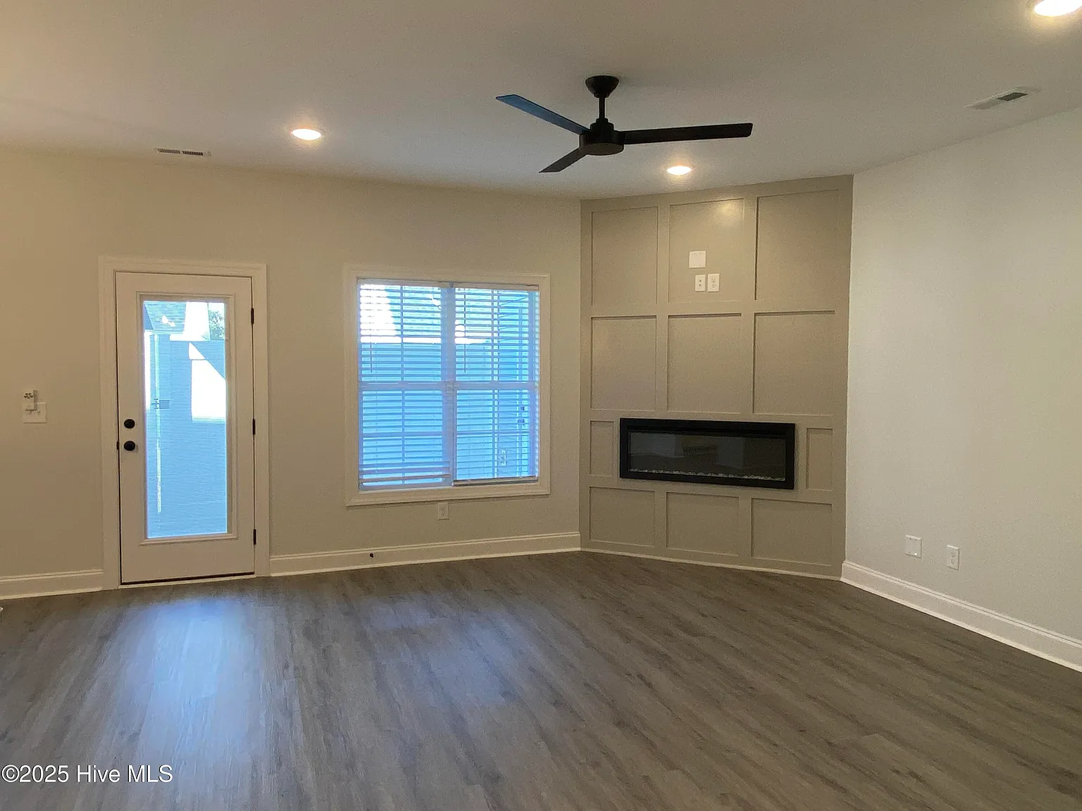 3 bed, 2.5 bath, 1769 sqft, $1,950 — Photo 3