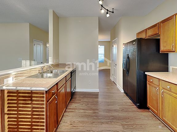3rd image of 1619 Daisy Park Dr