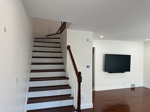 4th image of 20 N Albert St