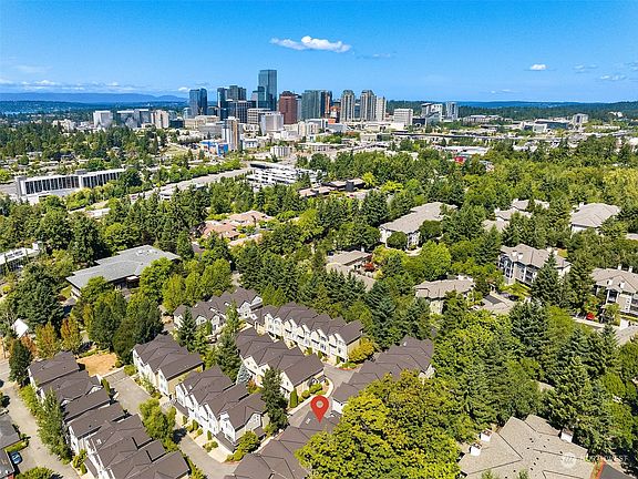 A 90 second drive to Target, Trader Joe's, REI. Less than that to the 90 and 405. Jing Mei School and Bellevue Botanical Garden are around the corner.>