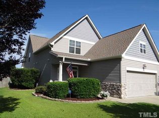 858 New Charleston Dr, Fuquay Varina, NC 27526