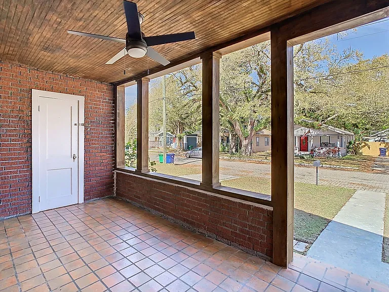 401 E Lambright St — Photo 4