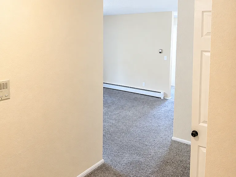 1527 Blake Ave #211 — Photo 2