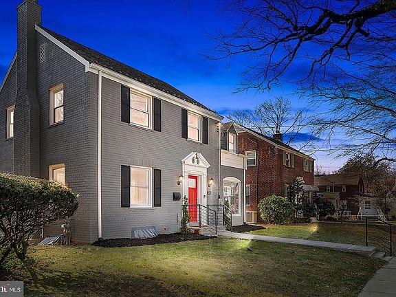 4th image of 1615 Varnum Pl NE
