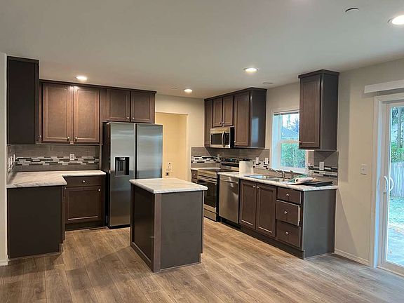 Brand new kitchen with all appliances