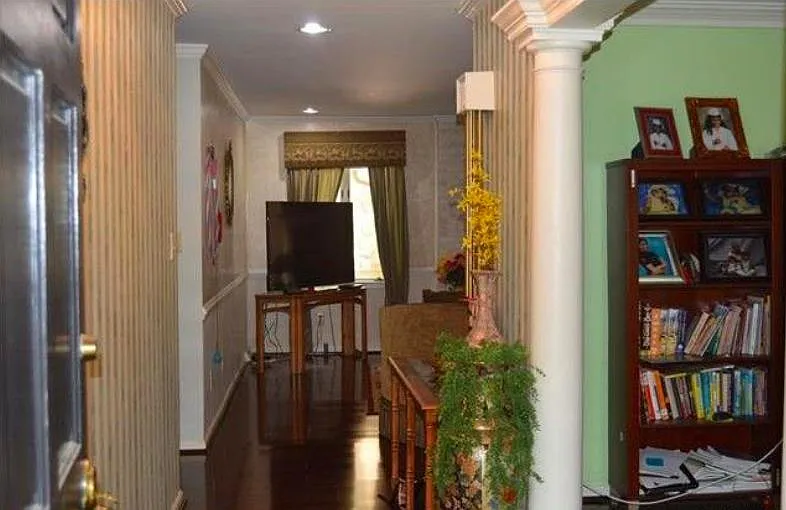3 bed, 3500 sqft, $3,500 — Photo 2