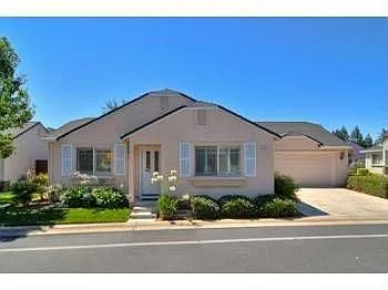 594 Village Dr photo 1