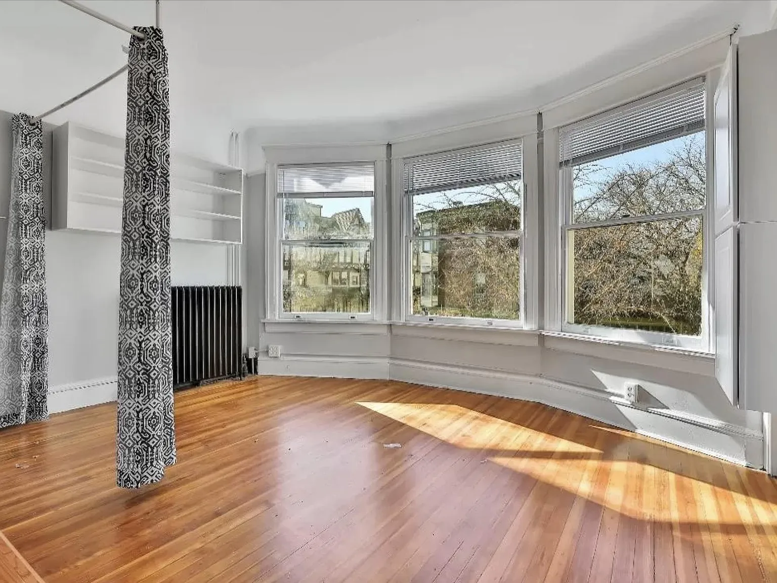 Studio, 250 sqft, $999 — Photo 4