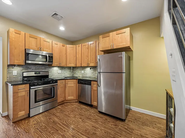 2663 Martha St — Photo 8