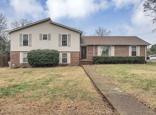 284 Clearlake Dr W, Nashville, TN 37217