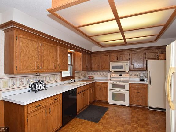 3rd image of 7729 Knollwood Dr