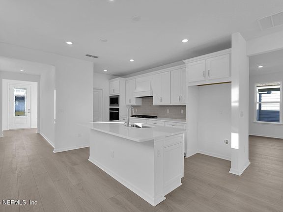4th image of 189 FAIRLAKE Circle