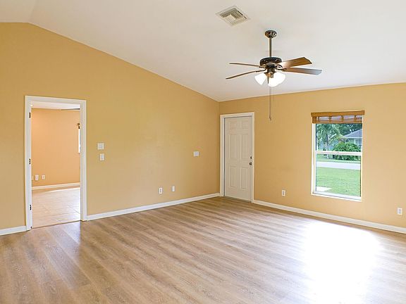 4th image of 1005 SE 5th Ave