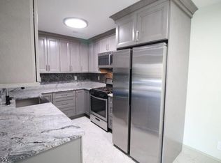 113 Stratford Pl, Bound Brook, NJ 08805