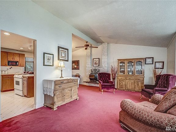 The living room opens to the kitchen and blends right into the dining area spilling over the natural light from room to room. 