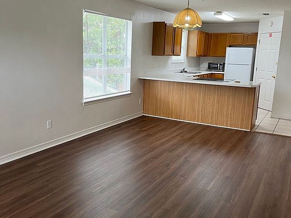 3rd image of 567 Florosa Ct