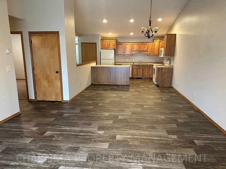 5505 W Rebecca St — Photo 2