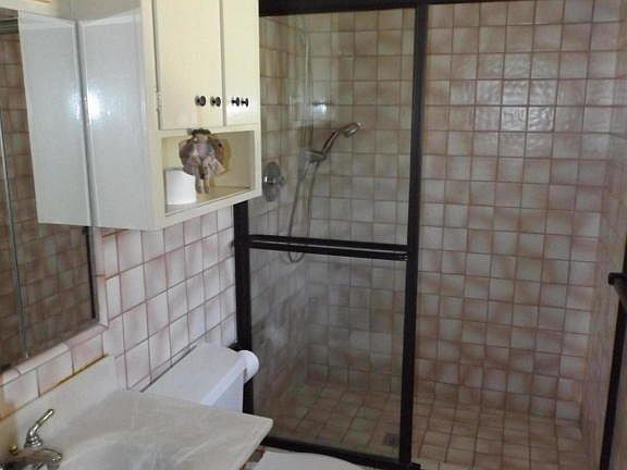 4th image of 7806 Sale Ave