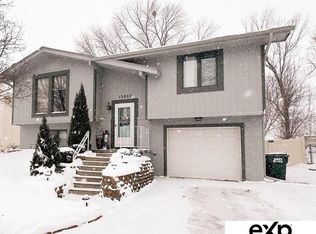 13827 Greenfield Rd, Omaha, NE 68138