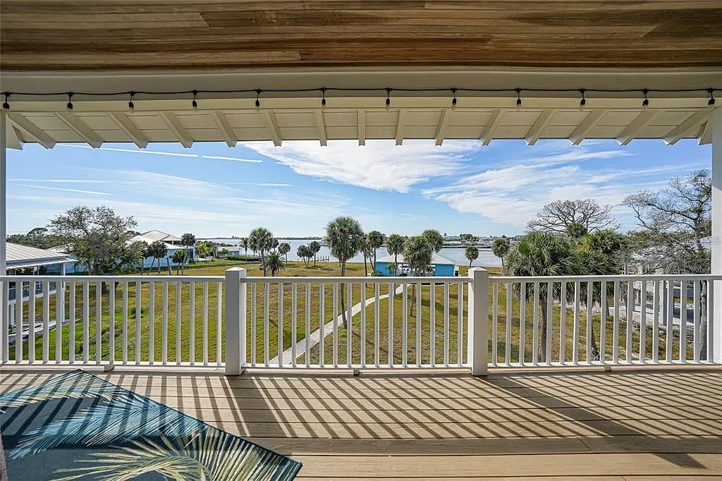 3 bed, 3.0 bath, 3156 sqft, $5,700 — Photo 4