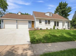 4920 Sunnyside Rd, Edina, MN 55424