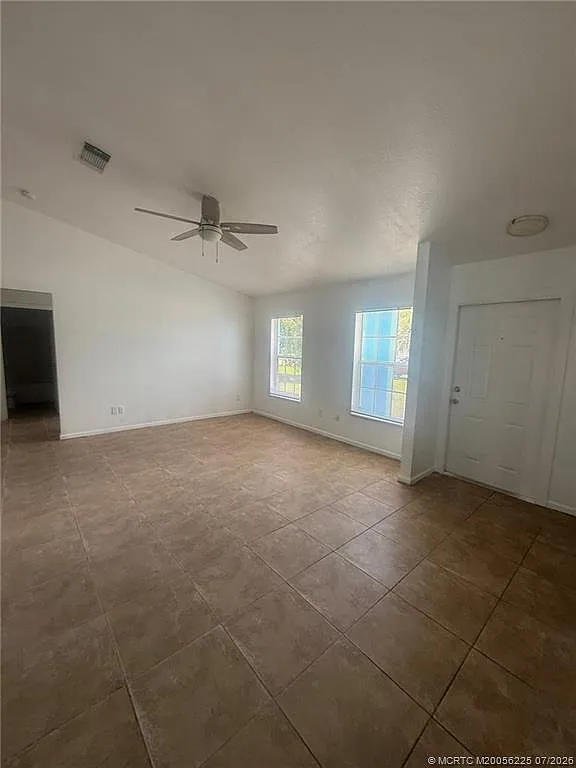 3 bed, 2.0 bath, 1410 sqft, $2,300 — Photo 2