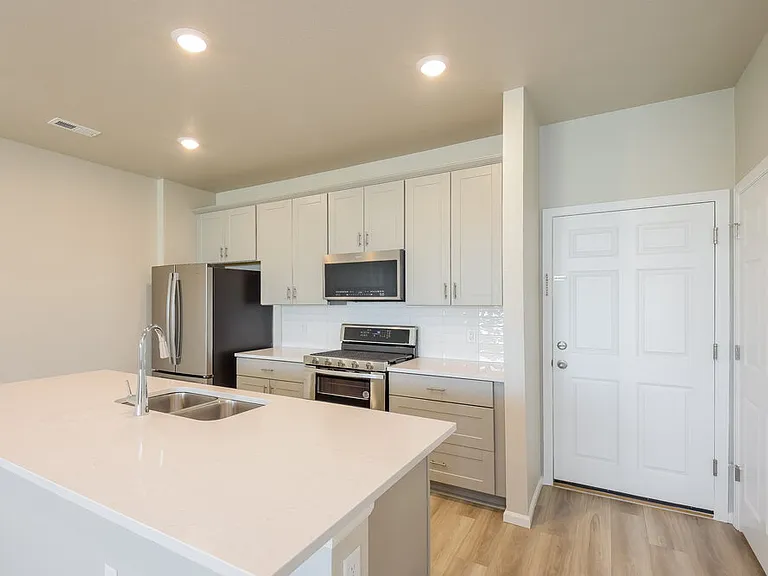 13959 Vispo Way — Photo 9