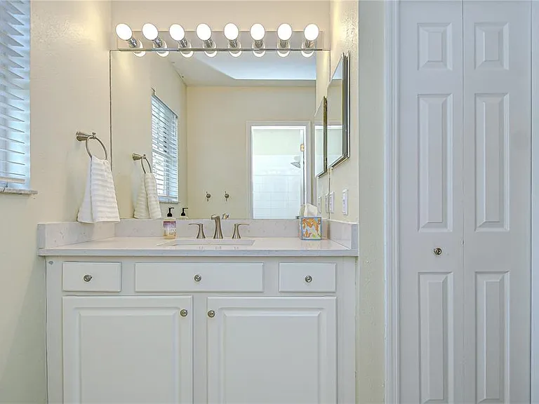 113 Bosphorous Ave #5 — Photo 58