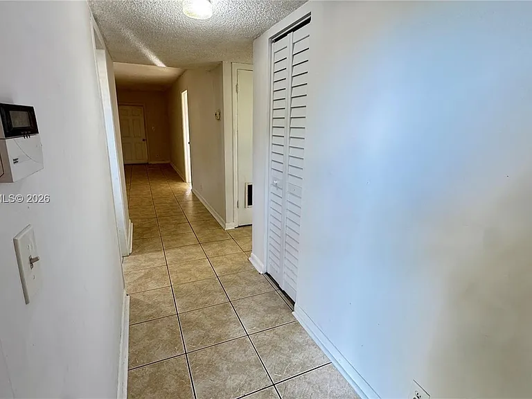 5525 Lakewood Cir N #215 — Photo 4