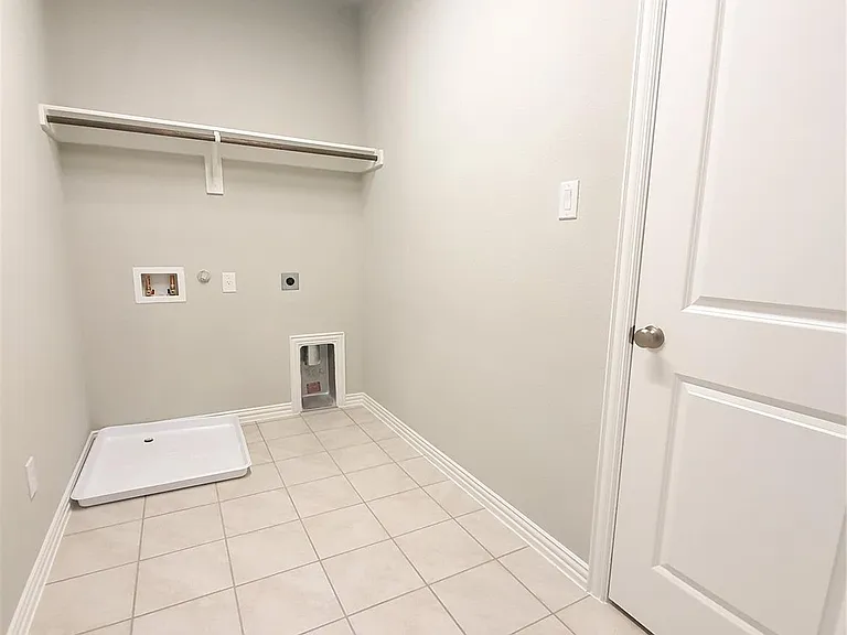 8266 Primrose Way — Photo 20