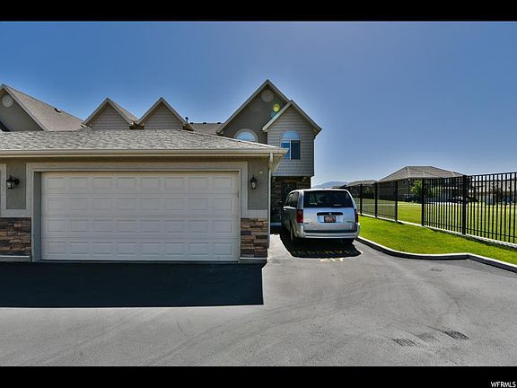 2nd image of 219 S Tamarak Cir