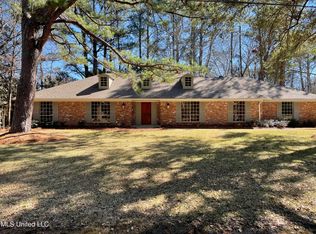 2229 Greenbriar Dr, Jackson, MS 39211
