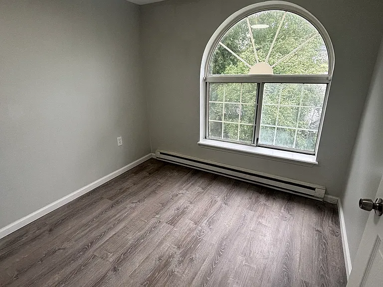 10 Agney Ave #2D — Photo 9