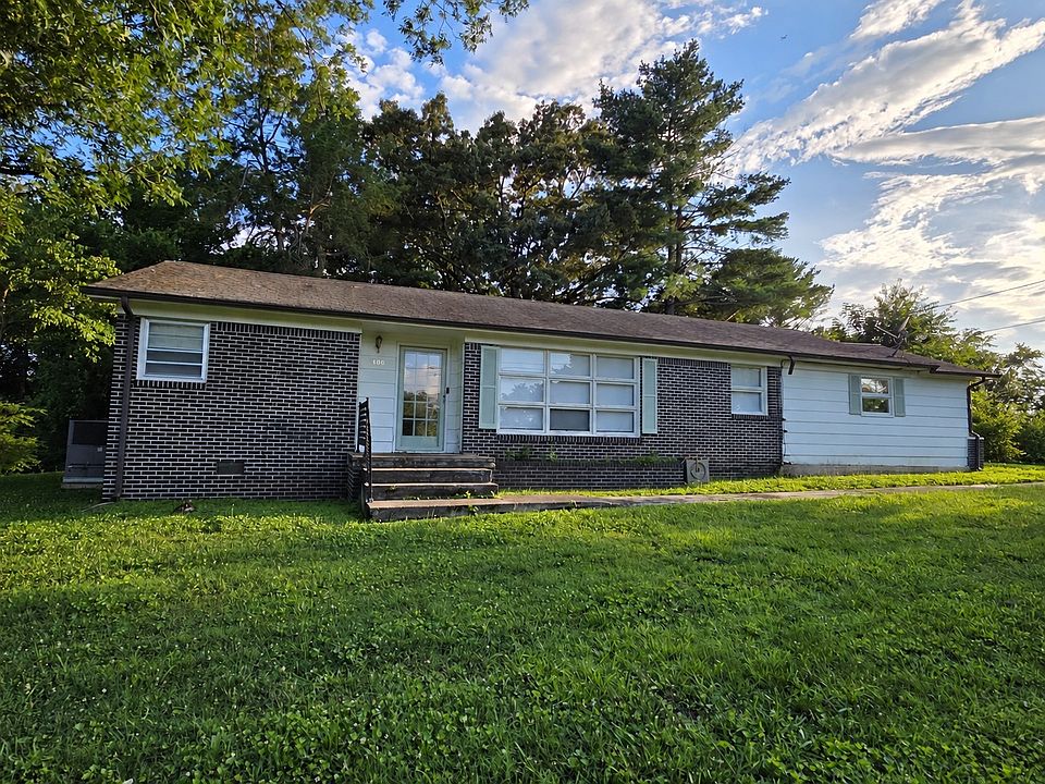 1st image of 300 Edgewater Dr
