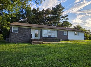 300 Edgewater Dr, Winchester, TN 37398
