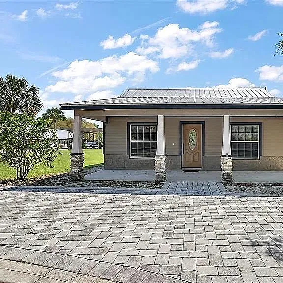 2 bed, 900 sqft, $1,800 — Photo 2