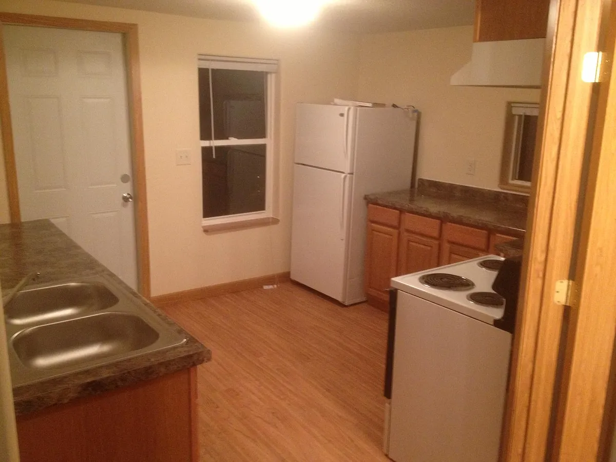 Building Photo - 402 Central Ave SE #B