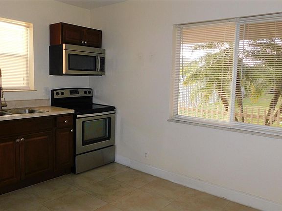 5th image of 4088 SW 51st St #B