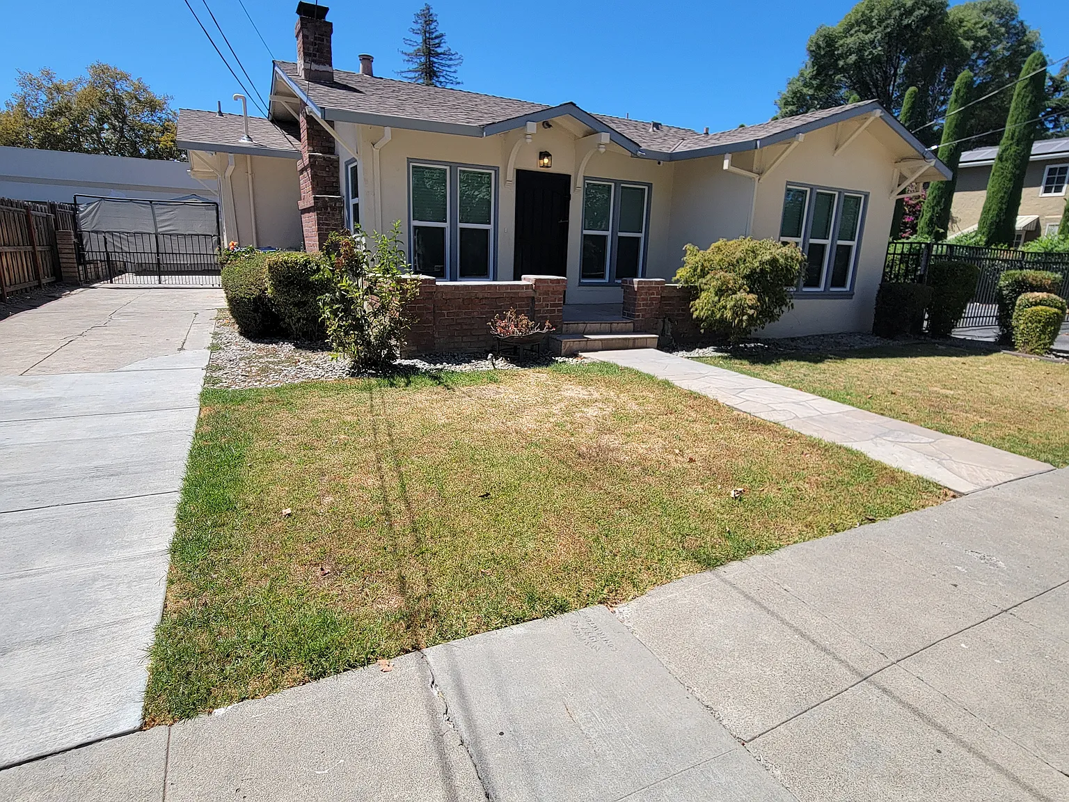 3 bed, 1400 sqft, $6,300 — Photo 2