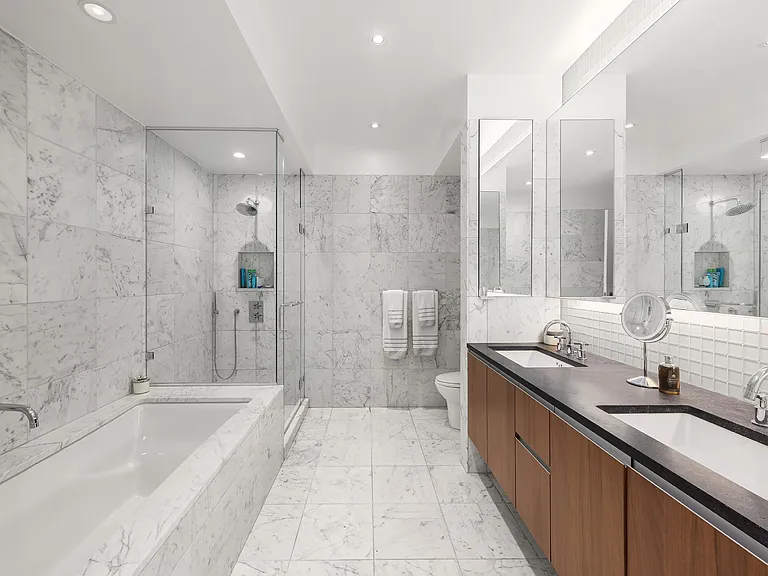 311 W Broadway #Townhouse 4 — Photo 6